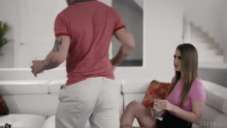 Молодая Jill Kassidy позвала мужика к себе в дом и там отдалась ему №1