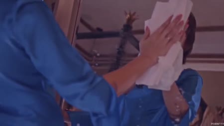 Сиськастая чика одела красивое платье, чтобы соблазнить любовника №1