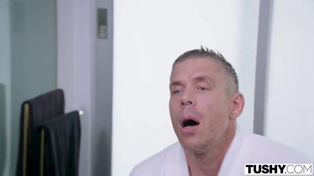 Симпатичная блондинка получает в задницу отбойный молоток №1