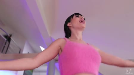 Молодая пара снимает красивую новогоднюю порнуху №1