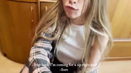 Курьер опоздал и телка заставила его расплачиваться