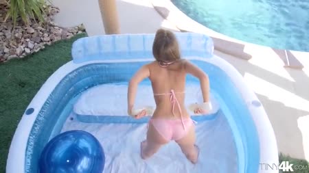 Гибкая давалка Lilly Ford офигевает от большого члена на улице №1