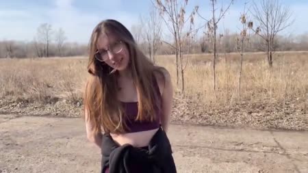 Спортивная русская деваха снимает с пареньком трах на природе №1