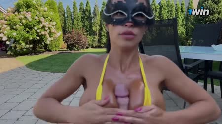 Гламурная милфа дала папику на свежем воздухе