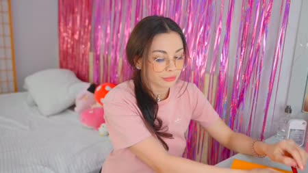 Lolly Lips чувственно делает минет от первого лица №1