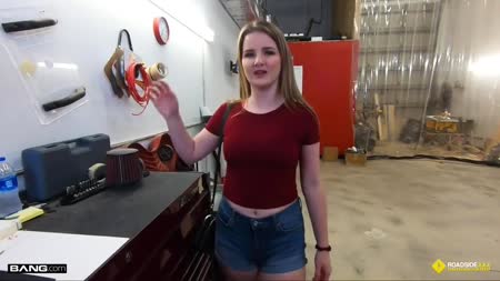 Мастер в сервисе катает на члене несносную Eliza Eves №2