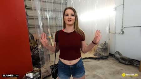 Мастер в сервисе катает на члене несносную Eliza Eves