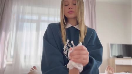 Сводная сестра примерила эротичные трусики №3