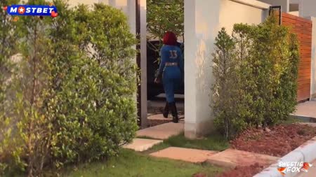 Чувак с удовольствием засадил хер рыжей косплеерше