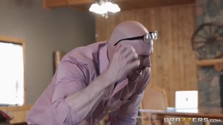 Грудастая жена Lauren Phillips  умеет расслаблять своего мужа №1