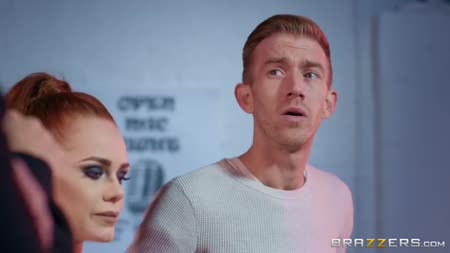 Спортивная Ella Hughes возбудила парня обтягивающим нарядом №1