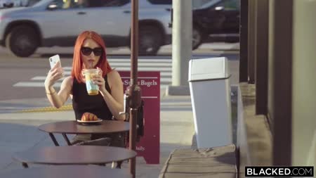 Чернокожий мажор уложил рыженькую Lacy Lennon в постель №1