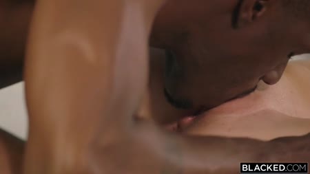 Чернокожий мажор уложил рыженькую Lacy Lennon в постель №2