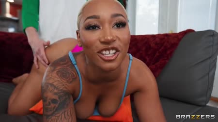 Две толстушки вместо занятий трахнулись с молодым тренером №1