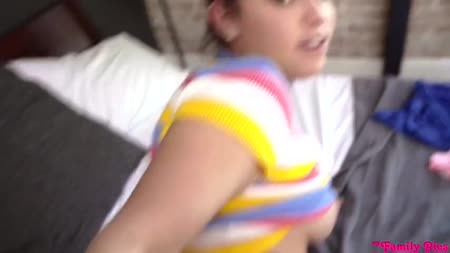 Две бисексуальные подружки снимают веселую групповуху с пареньком №4