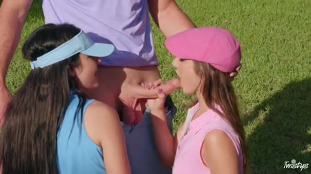 Красивые гольфистки мило трахаются с чуваком на лужайке №2