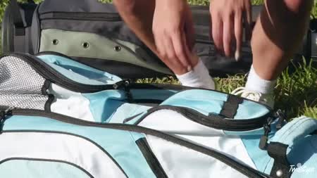 Красивые гольфистки мило трахаются с чуваком на лужайке