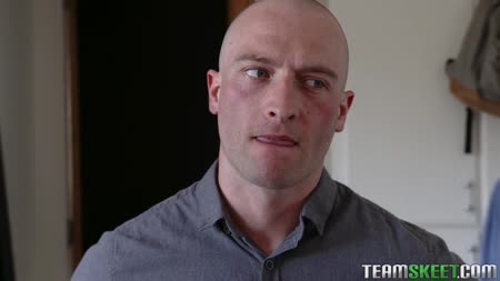 Лысый бабник дает двум девочкам в ротики и в письки №1