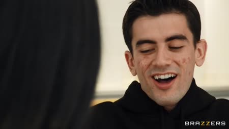 Гламурные девочки устроили с парнем групповуху на троих №1