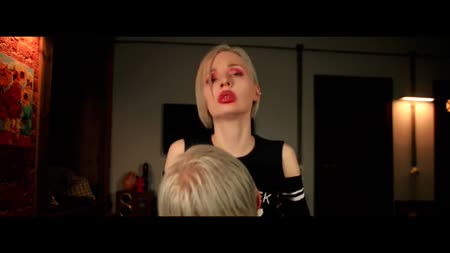 Развратной блондиночке подавай хардкорный секс